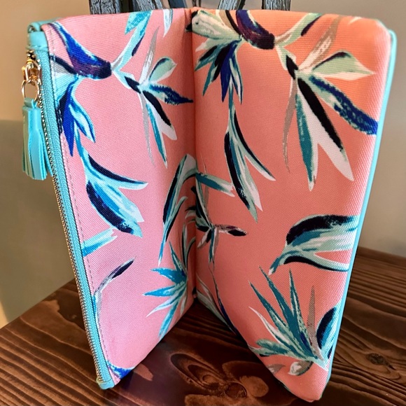 NWT Rachel Pally foldable faux leather clutch. - tropical fabric pink/mint green - Picture 3 of 10
